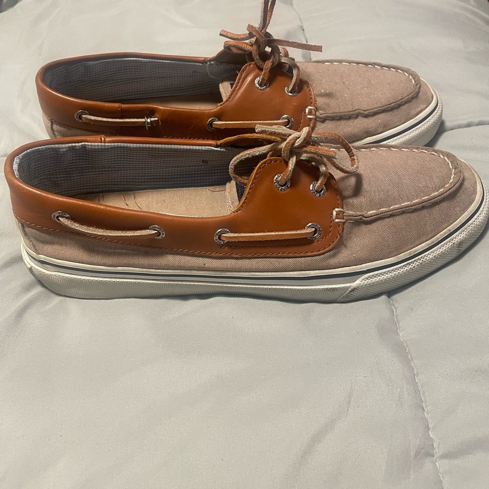 Men’s sperrys.